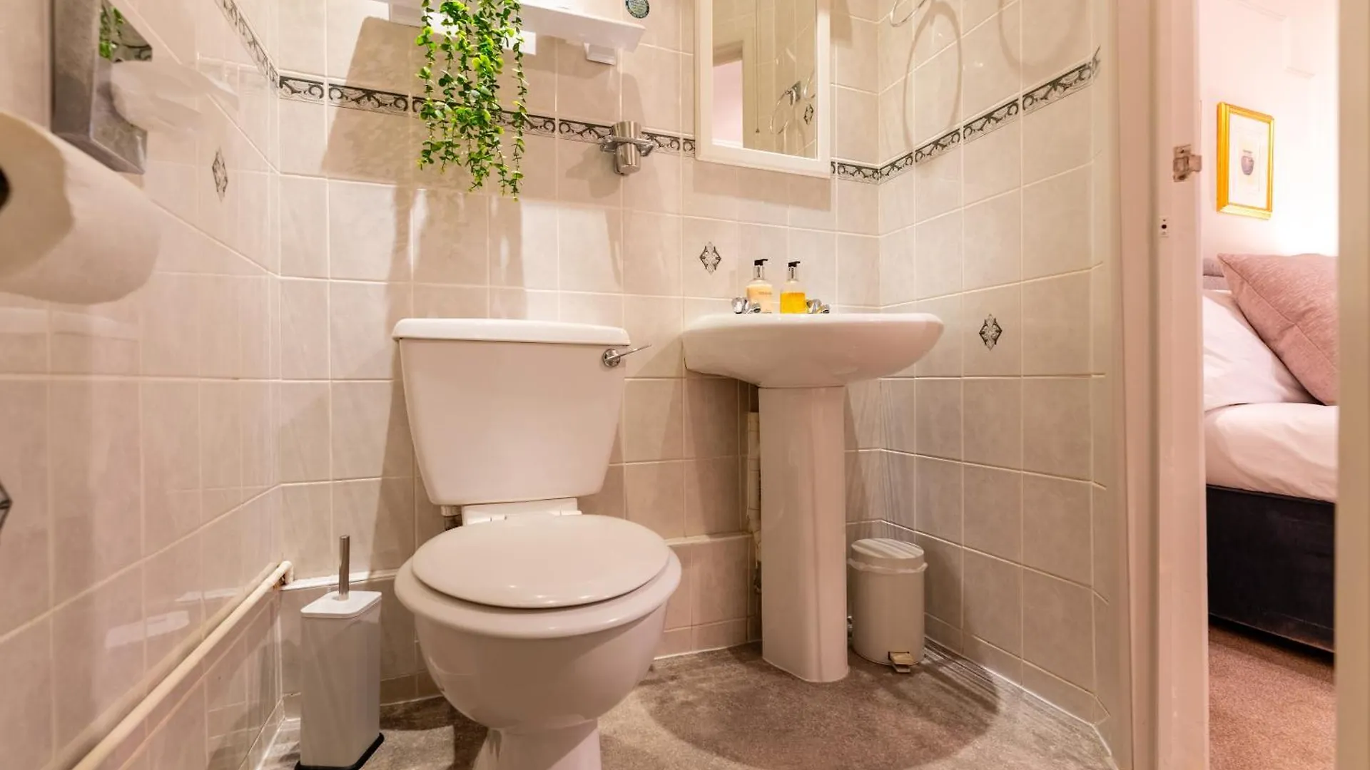 The Cransley By Grandeur Property Bournemouth Guest house